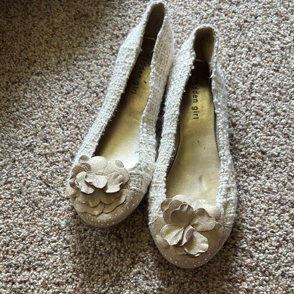 Madden Girl Cream Flats with Rounded Toe and Decorative Bow